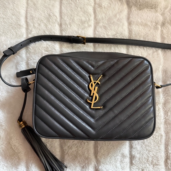 YSL Yves Saint Laurent Lou Camera Bag In Quilted Leather w/Tassel, in gray with - Picture 3 of 9